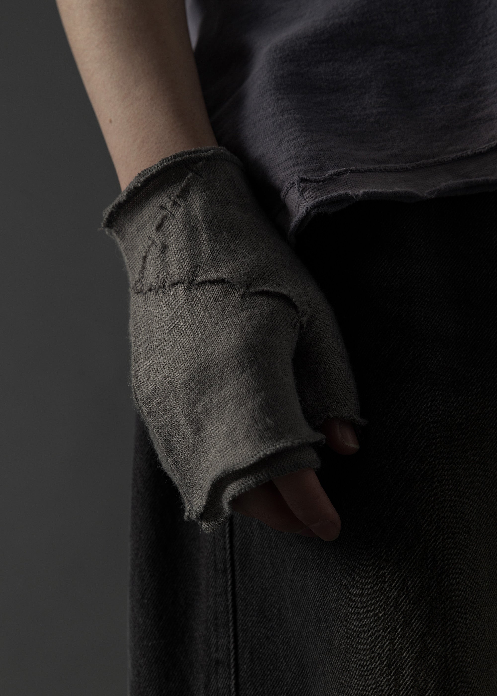 TBW Stitch Origami Gloves (Grey)