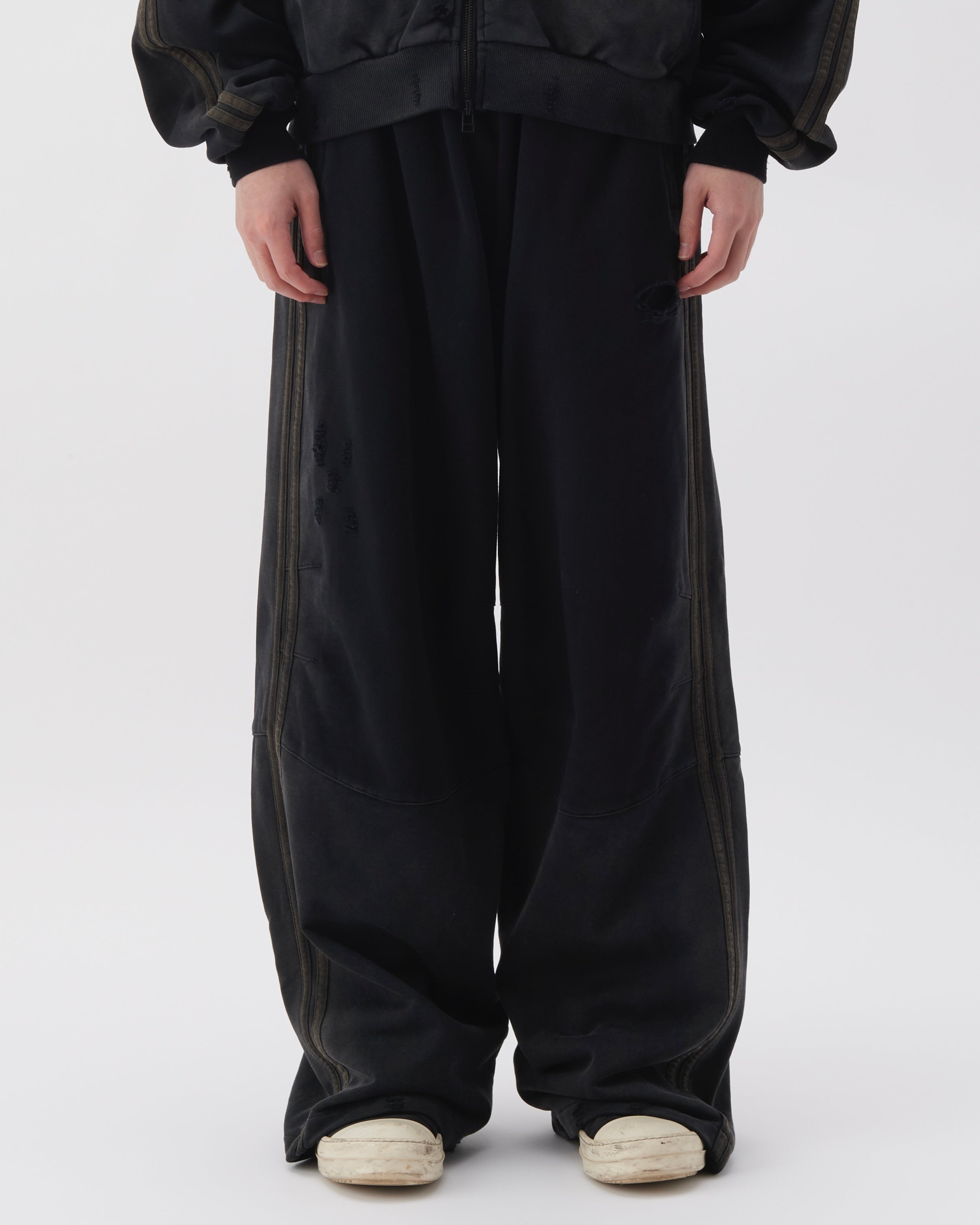 ONIZUKA TRACK PANTS