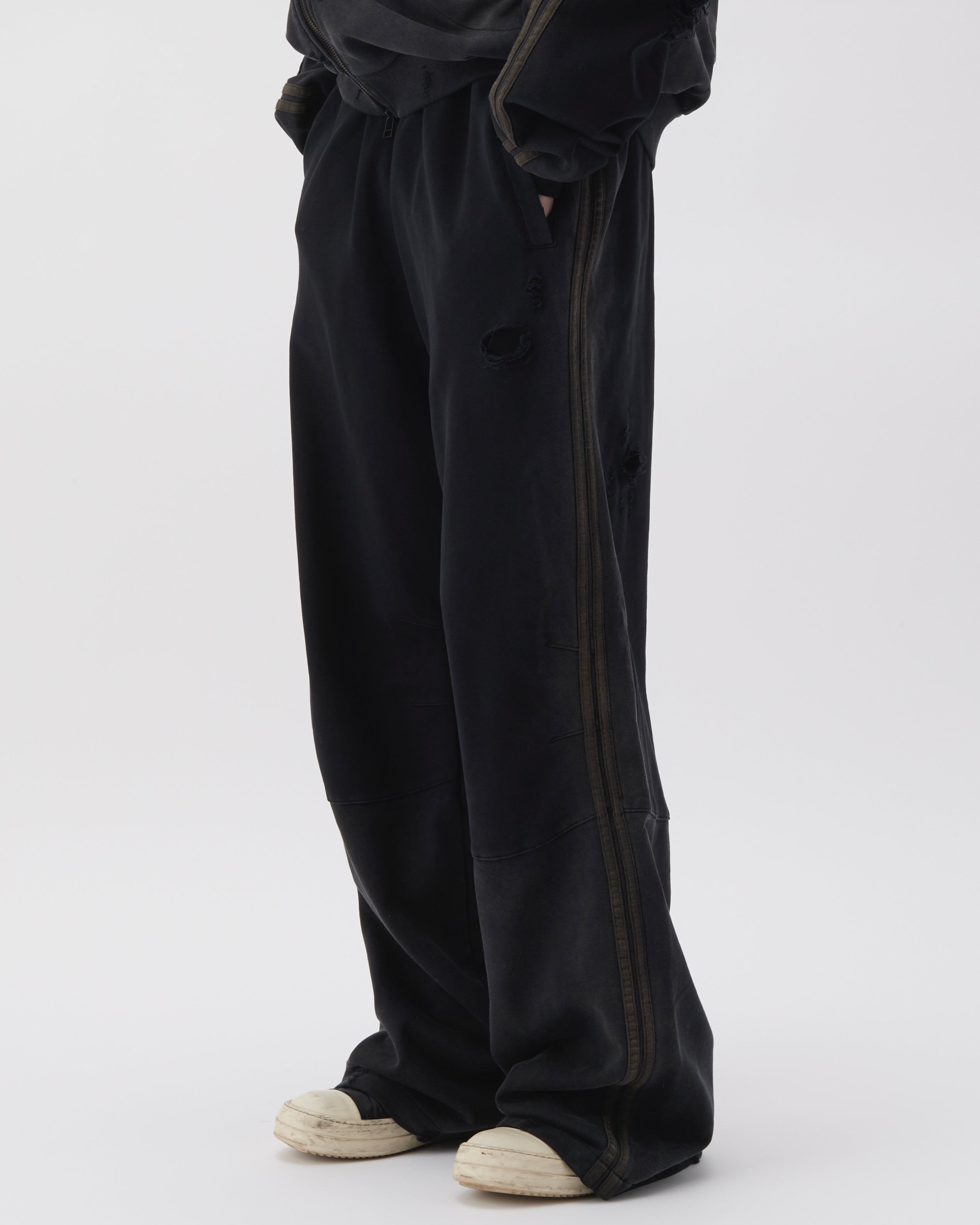 ONIZUKA TRACK PANTS
